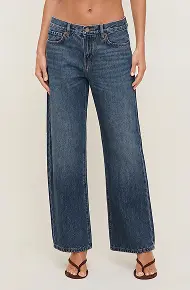 Model is wearing relaxed straight leg jeans.
