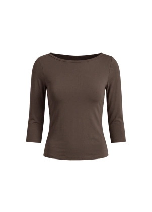 Brown 3/4 sleeve top.